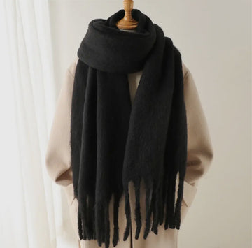 Nordic chunky scarf in Black