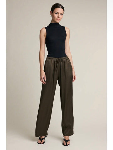 Straight Leg Relaxed Elastic Waist Pants in Olive