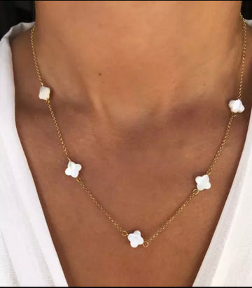 Shell classic clover necklace